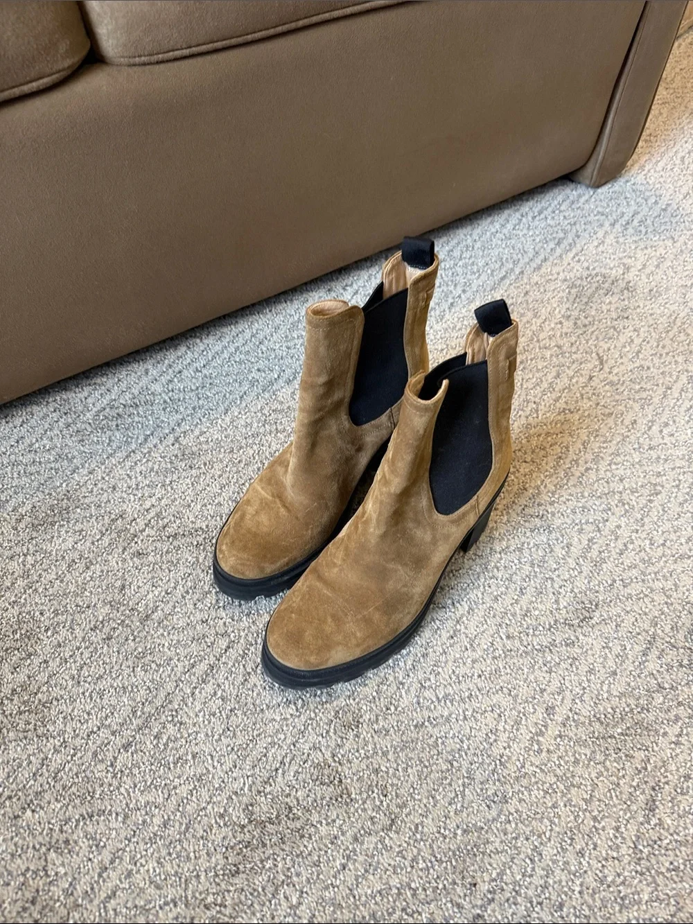 Veronica Beard Tan Suede Chelsea Boots with Black -sz8